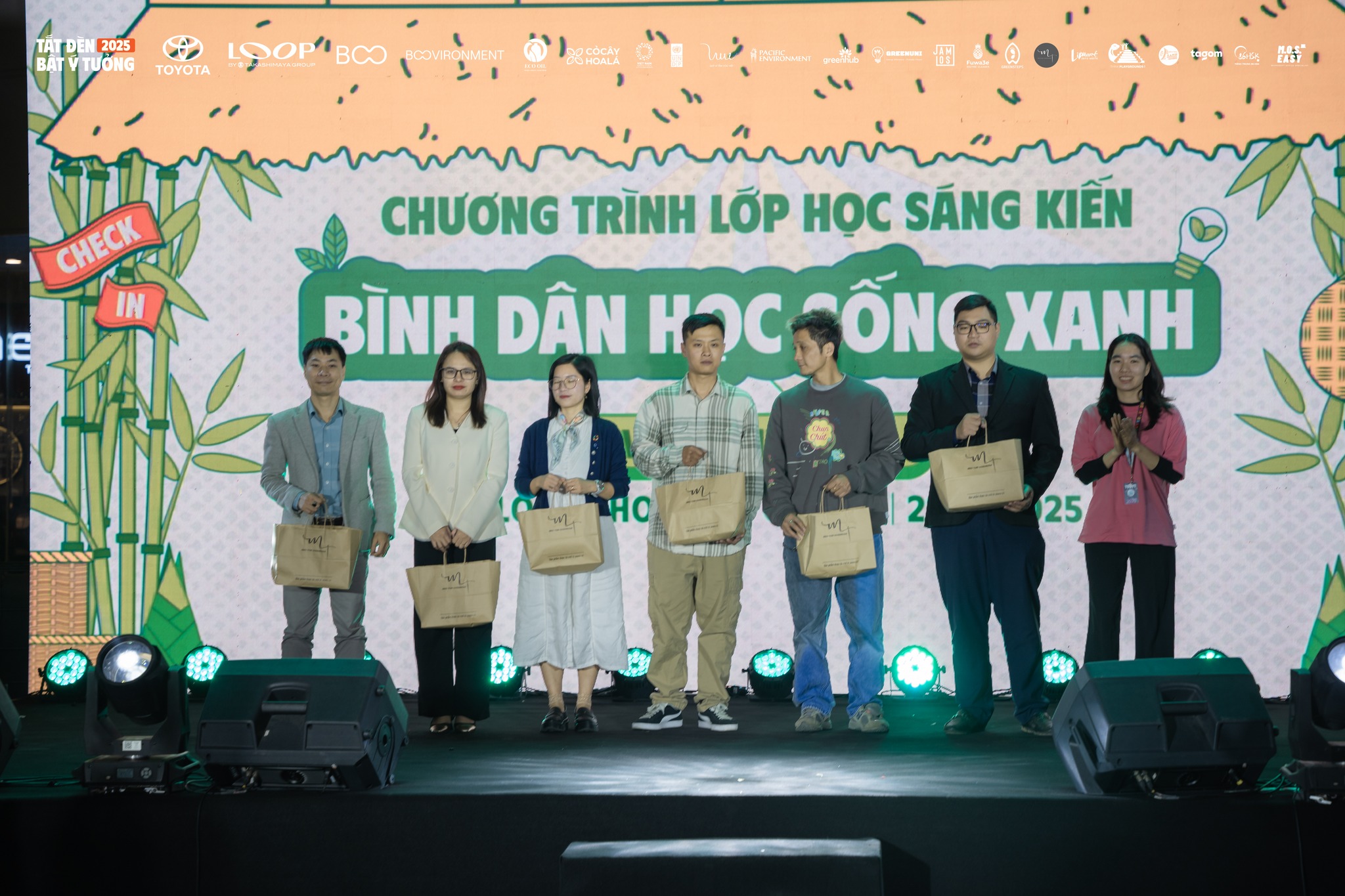 Quỹ Vì Tầm Vóc Việt và Mắt Xanh ĐỒNG HÀNH cùng Tắt đèn-Bật ý tưởng 2025